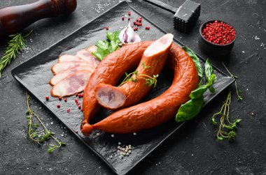 Yüzük füme domuz sosisi. Üst Manzara. Metin için boş alan.