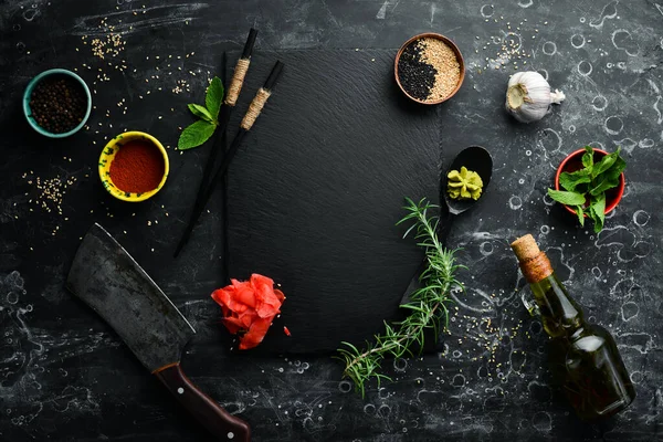 Svart Japansk Kulinariska Matlagning Bakgrund Ätpinnar Ovanifrån — Stockfoto
