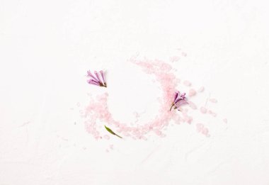 Kozmetik beyaz zemin üzerine evde Spa uygulamaları için. Alan metni kopyalayın 