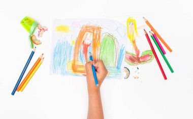 Çocukların yaratıcılık kağıt üzerinde. Çizim kalemleri ile. Metin için yer