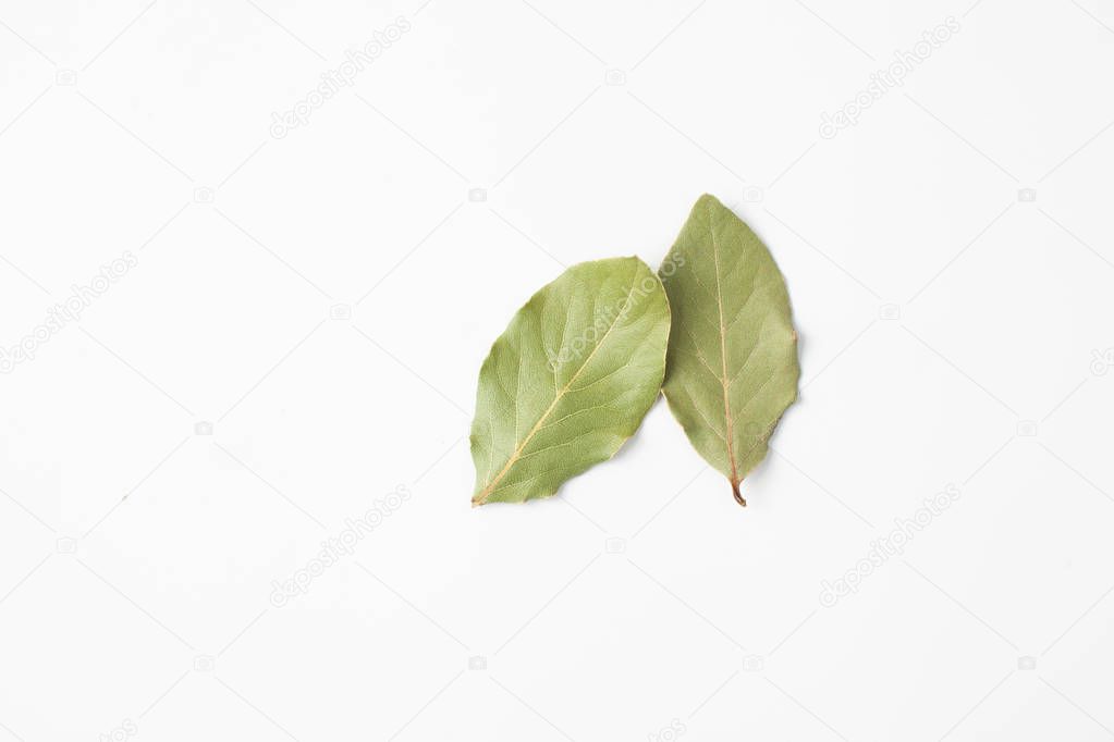Bay leaf is a natural antiseptic that has anti-inflammatory properties and produces analgesic effect. Used in the treatment of influenza and colds, diabetes, pustular skin diseases, promotes weight loss.