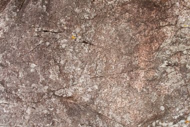 Renkli kapanımlar ile doğal taş dokusuna.