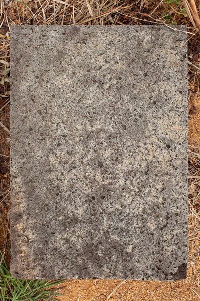 Imagem Fundo Uma Telha Porosa Cinza Concreto Chão Com Grama — Fotografia de Stock