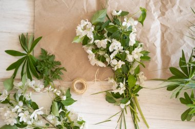 Masada dekoratif alan otlar bir Botanik buket oluşturma