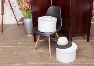 Dairenin iç katlanmış şeyler ile Kutu