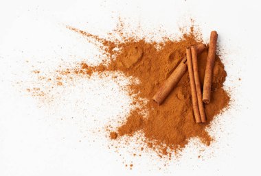 Kozmetik ve yemek tariflerinde tarçın çubukları, halk ilaçları. Boşluk metnini kopyala.