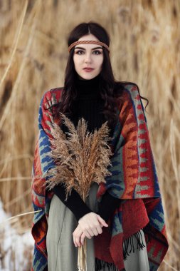 Kış Park'ta güzel bir kadın portresi