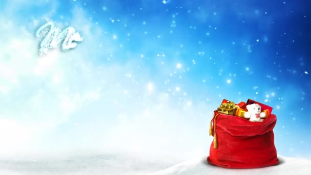 赤のサンタ袋の完全 そしてキラキラ粒子メリー クリスマスと言ってテキスト アニメーション 背景に上昇旋回で雪の中で座っているサンタ プレゼント袋キラキラ上昇メリー クリスマス ループ機能 — ストック動画