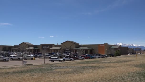 Walmart Falcon Colorado Met Pikes Peak Beschikt Een Statisch Shot — Stockvideo