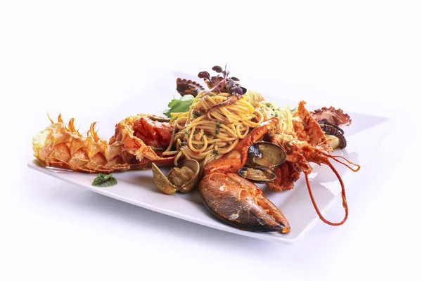 Espaguetis Grano Entero Con Los Regalos Del Mar — Foto de Stock