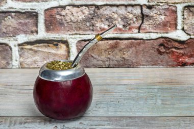 Arjantinli dostum wodden tablo üzerinde