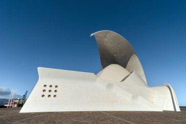 Güneşli bir öğleden sonra müzik salonu manzarası Santa Cruz de Tenerife İspanya