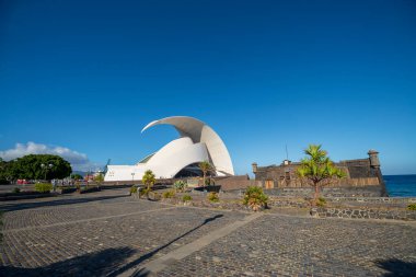 Müzik ve siyah kale konferans salonu, Santa Cruz de Tenerife kanarya adalarındaki modern ve eski mimari