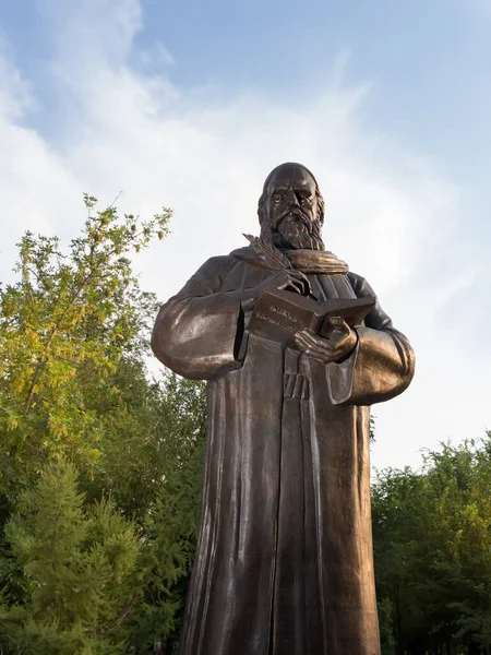 Primer Monumento Rusia Filósofo Poeta Persa Omar Khayyam Nishapuri Astrakhan — Foto de Stock