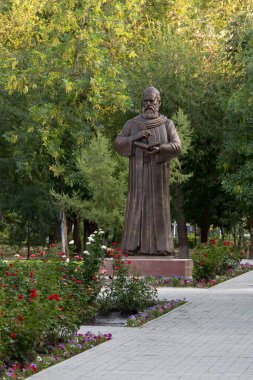 Astrakhan Rusya - 27 Ağustos 2016: Pers filozof ve şair Omar Hayyam Nishapuri 'nin eşsiz anıtı. 