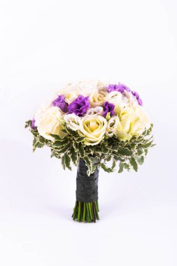 Bir düğün buket krem gül ile freyziya gelen