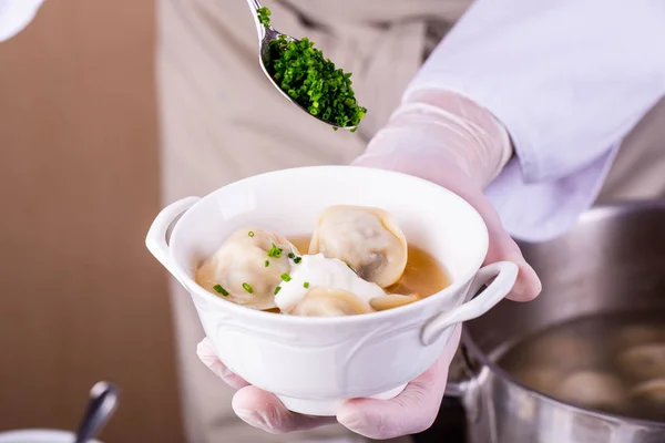 Boiled Meat Pelmeni Served Meat Broth Sour Cream Fresh Greens — Stock Photo, Image