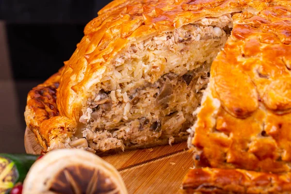 Meat mushrooms and rice pie, is served with grilled vegetables