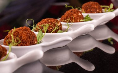 Kraker Yeşiller ve soğan cipsi ile karnabahar verme bölümü