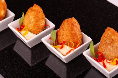 Et pirzola patates ve biber ile