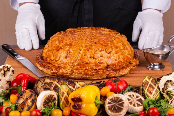 Pastel Carne Hecho Horno Con Verduras Parrilla — Foto de Stock