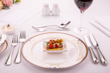 Bruschetta fırında patlıcan ile verme