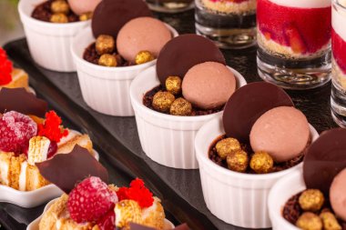 Altın toplar çikolata kremalı