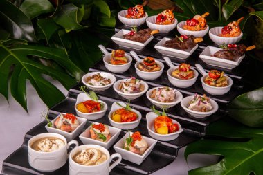 Siyah opak merdiven sıcak meze