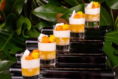 Limon jöle kremli köpük tabakası ile