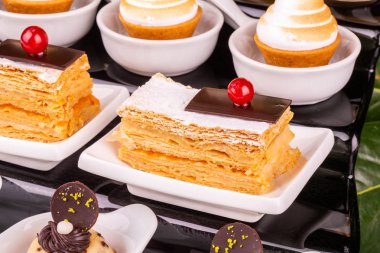 Merdivenleri bir çikolata bar ile pasta