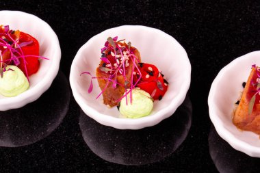 Balık meze ve yeşillik ile tereyağı