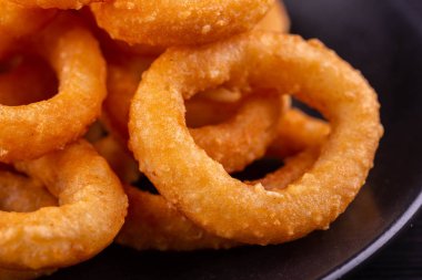 Ayçiçek yağı üzerinde meyilli kızarmış Kalmar