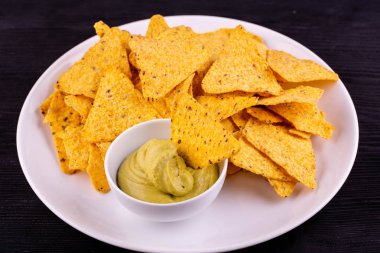  Hardal soslu Nachosa