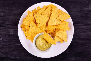 Üçgen kazık, hardal sos ile taşımak