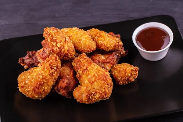 Breaded chicken wings, move with sauce