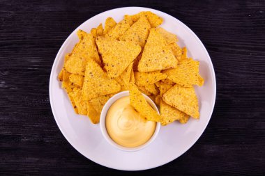 Çatırtı kazık peynir sos ile