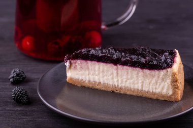Berry ile blackcurrant cheesecake