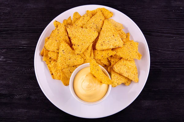 Çatırtı kazık peynir sos ile