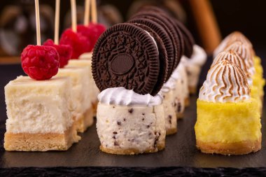 Tatlılar çikolata, limon ve ahududu