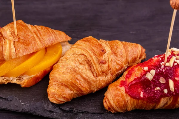  Vanilyalı krema ile vanilya kruvasan