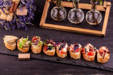 Bruskettny tepside 15 kişi