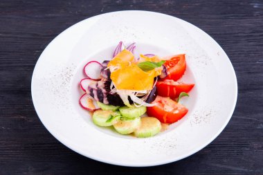 Taze sebze salatası. Taze sebze salatası