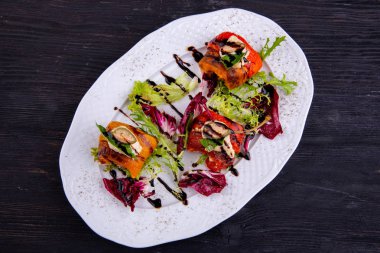 Kapari bir ton balığı tatlı biber dolması