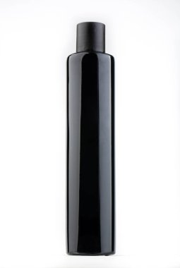 Saç kremi altından opak bir kapak ile siyah küçük bir şişe