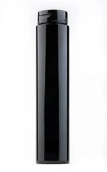 Ένα Μαύρο Γυαλιστερό Μπουκάλι Κάτω Από Σαμπουάν Μαλλιών — Φωτογραφία Αρχείου
