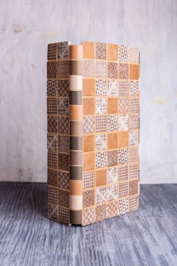 Açısal bir çok renkli fayans banyo için