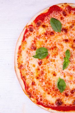 Margarita domates sosu altında