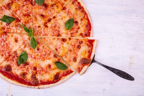 Pezzo Pizza Margarita Muove Carte — Foto Stock