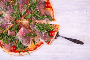 Kiraz domates ve roka pizza, alakart adet servis edilir