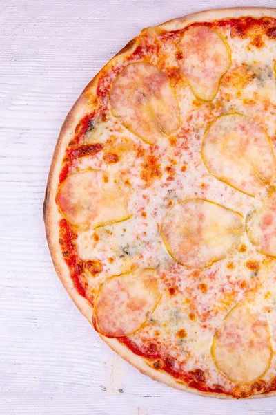 Świeże Gruszki Ser Mozzarella Pizza Surowy Dorblu — Zdjęcie stockowe